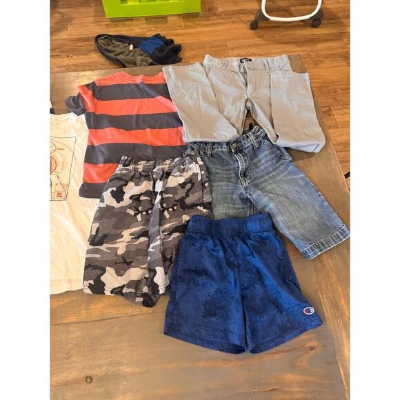 BOYS BUNDLE OF CLOTHING - Picture 1 of 8